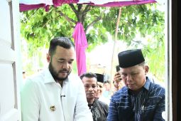 Wali Kota Padang resmikan bedah rumah untuk buruh harian