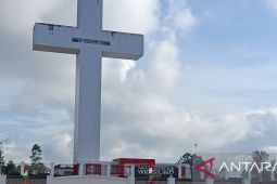 Menikmati Kota Wamena dari ketinggian Tugu Salib