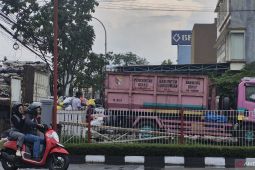 Pemkab Bandung mempertimbangkan penegakan hukum atasi sampah liar