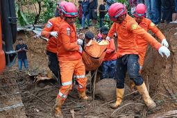 Tim SAR gabungan bagi dua tim evakuasi korban longsor di Sembahe