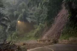 Cadas Pangeran Longsor, Jalur Bandung-Sumedang Lumpuh Total!