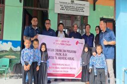 Komitmen membangun daerah, PT Indotruba Tengah serahkan bantuan melalui program CSR