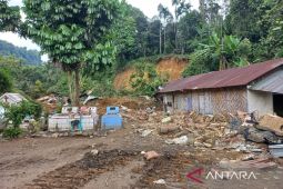 Pusdalops catat tujuh rumah rusak berat akibat longsor di Sibolangit