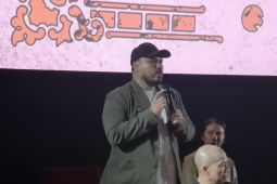 Joko Anwar hadapi fobia lubang pada poster "Ghost in the Cell"