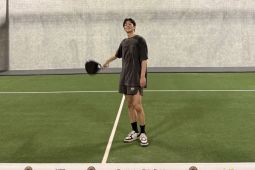Ji Chang Wook main padel saat tiba di Indonesia