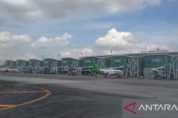 Bandara Balikpapan jaga kekuatan landasan pacu lewat aspal ulang