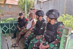 Satgas Yonif 511 perkuat komunikasi dengan tokoh masyarakat Karubaga