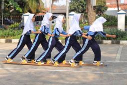Permainan tradisional bisa jadi aktivitas alternatif di sekolah guna kurangi anak bermain medsos