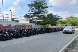 Warga keluhkan parkiran kawasan depo MRT Lebak Bulus yang diduga makan badan jalan