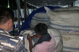 Indonesian Navy intercepts smuggled clothing from Malaysia