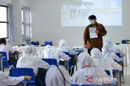 Komisi X DPR minta semua guru jadi  PNS sesuai dengan kriteria