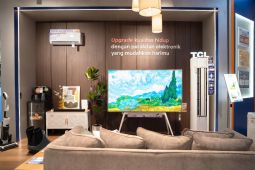 Denny Sumargo dukung peluncuran TCL A400 Pro, TV Premium Estetik Eksklusif di INFORMA