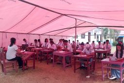 Pemprov Malut fasilitasi ujian siswa terdampak gempa di pengungsian