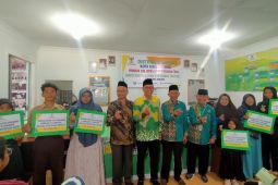 Baznas Singkawang salurkan zakat untuk program pendidikan
