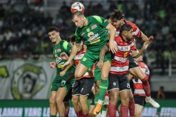 Pelatih Persebaya nilai Madura United unggul efektivitas permainan