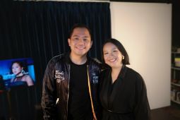 Ade Govinda menyiapkan album "Blue" bersama Gloria Jessica