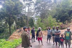 Polres Jayawijaya tutup jalan ke dua distrik akibat longsor