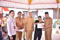 Pemkab Bireuen salurkan stimulan ekonomi untuk penyintas bencana banjir