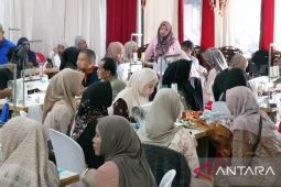 Disperin Tapin latih 80 peserta tingkatkan kualitas bordir