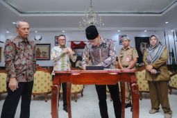 Pemkab Trenggalek dan PT SMI teken akta pembiayaan pembangunan infrastruktur daerah