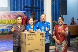 Wabup ajak umat Kristiani di Kapuas terus perkuat kebersamaan