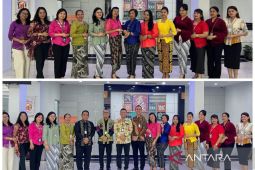 BRI Tarutung kompak berbusana batik peringati Hari Kartini