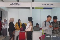 Pencari Kerja vs 2.750 Lowongan: Job Fair Sumedang Diserbu Ribuan Orang!