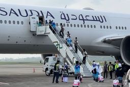 Kloter pertama haji Embarkasi Palembang terlambat berangkat