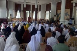 Bupati Bangka Tengah minta JCH kedepankan nilai sosial saat berhaji