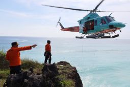WNA terjebak di bawah tebing berhasil dievakuasi dengan heli