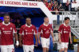 Van der Sar hingga Giggs kembali merumput! Reuni legenda Manchester United curi perhatian