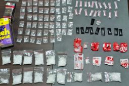 Polres Garut ciduk kurir yang membawa 125 paket sabu siap edar