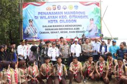 Polda Banten tanam 1.000 mangrove di Cilegon guna cegah abrasi