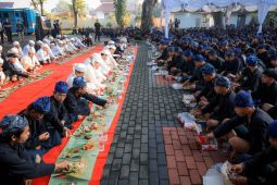 Gubernur Andra Soni nikmati laksa bareng 1.552 warga di Seba Badui