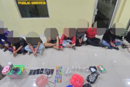 Polisi ciduk 9 orang pesta narkoba di pinggir rel kereta Tanah Abang