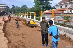Pemkab Bogor pulihkan akses jalan longsor menuju Gunung Bunder Ciampea