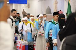 Jamaah calon haji khusus Indonesia perdana tiba di Madinah