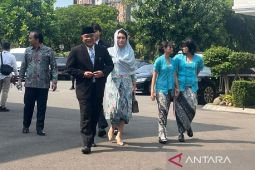 Menteri LH Jumhur tetap pimpin konvoi motor pada Hari Buruh