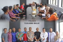 Kapolres Tanjungbalai ajak buruh gelar temu ramah rayakan " May Day"