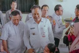 Wabup Karawang buka gelaran perdana pelayanan jemput bola ke kecamatan