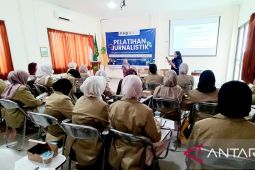Kepala ANTARA Babel Beri Pelatihan Jurnalistik di Unmuh Babel