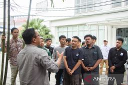 Puluhan petugas Kebun Raya Bogor dilatih kelola sampah terpadu