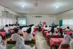 Astra Motor Kalbar edukasi safety riding di SMA Negeri 1 Sungai Raya
