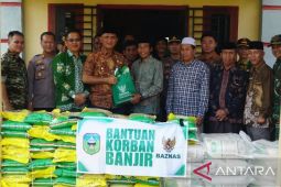 Bupati Sarolangun tinjau sejumlah titik terdampak banjir dan percepat salurkan bantuan