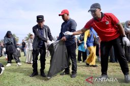 Pemkab Aceh Barat rayakan Hari Buruh dengan gotong-royong, janji beri aneka pelatihan