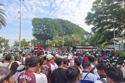 May Day, ribuan massa buruh dari berbagai serikat padati kawasan Monas Jakarta Pusat