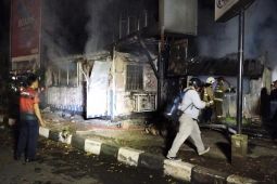 Tamansari Berangsur Kondusif: Damkar Bandung Taklukkan Api Imbas Aksi Massa Baju Hitam dalam 31 Menit