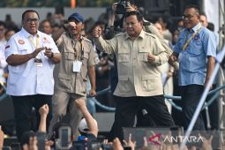 Seskab Teddy disambut meriah buruh, canda Prabowo: Presidennya gue bukan dia