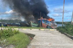 Polisi selidiki kebakaran tiga unit kapal ikan di PPI Pomako