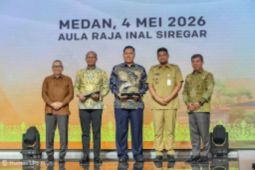 Wakil Ketua Dewan Komisioner LPS mengukuhkan Kepala Kantor Perwakilan LPS I Sumatera